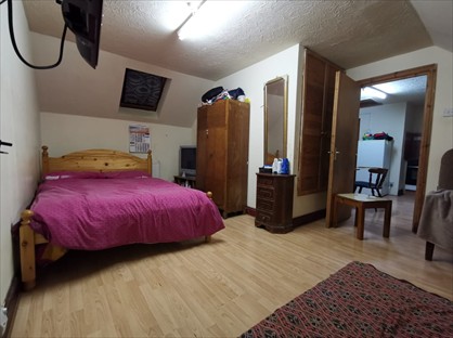 Studio Flat, Bath Road, TW3