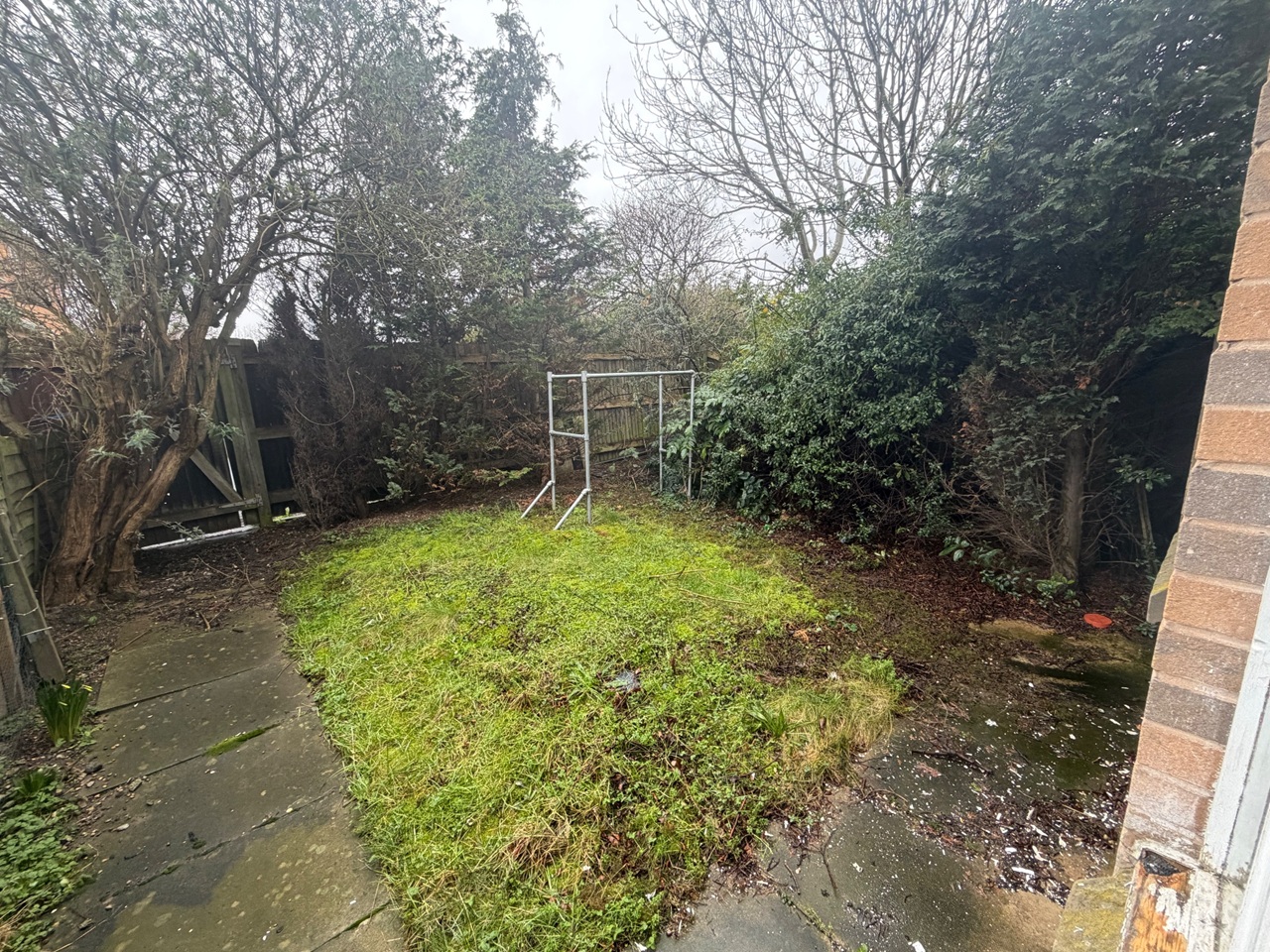 2 Bed End Terrace, Grange Close, LS10 photo 4