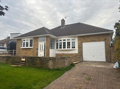 2 Bed Bungalow, Imadene Crescent, GU35