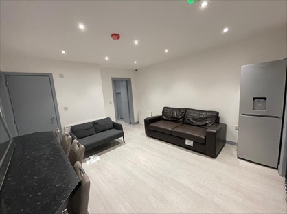 Room in a Shared House, Hart Road, M14