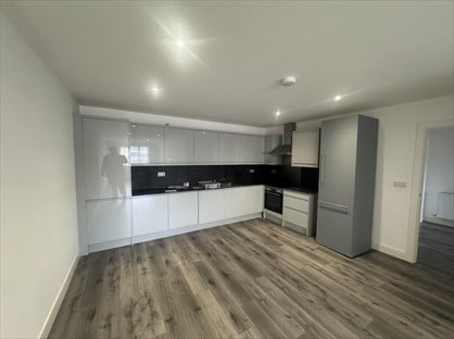 2 Bed Flat, High Street, TW3