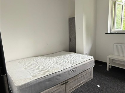 Studio Flat, Moston Lane, M9