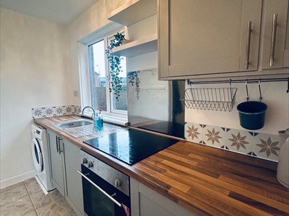 Studio Flat, Allan Avenue, PA4