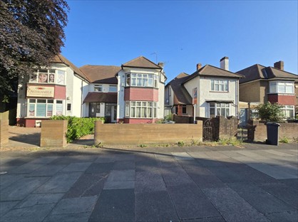 4 Bed Terraced House, Staines Road, TW3