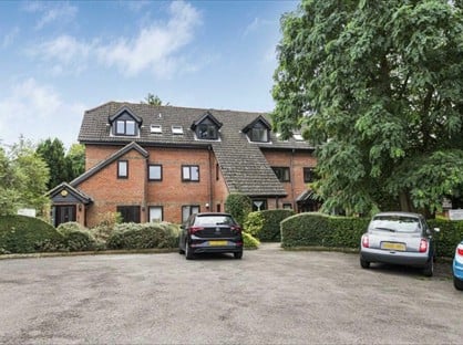 2 Bed Flat, Hambleberry Court, RG31