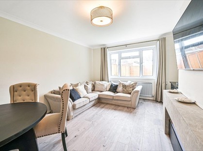 2 Bed Flat, Manor Road, EN5
