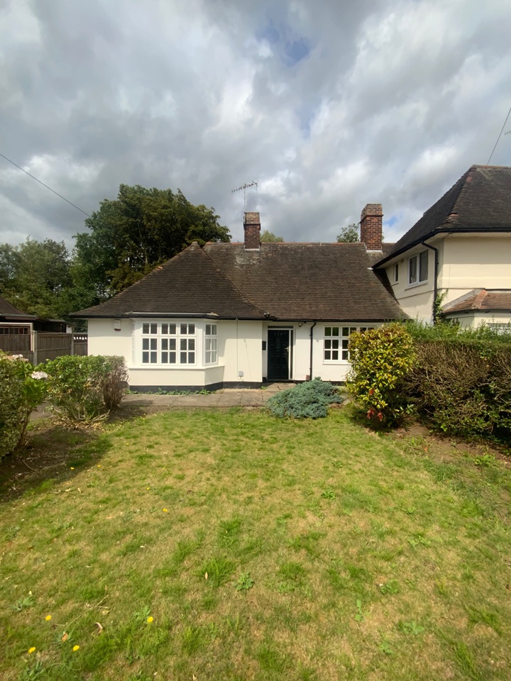 3 Bed Bungalow, Orston Drive, NG8