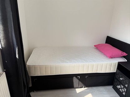 Room in a Shared House, Ensign Way, TW19