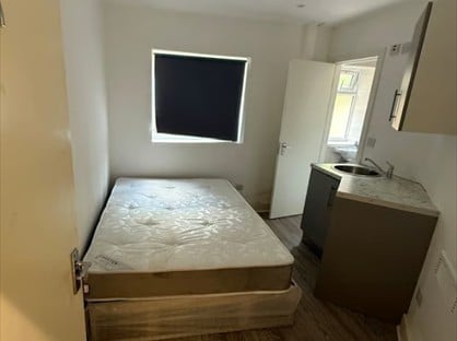Studio Flat, London, SW16