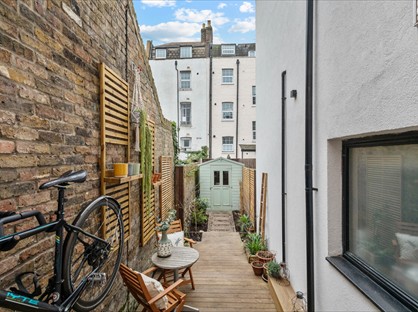 1 Bed Flat, Prowse Place, NW1