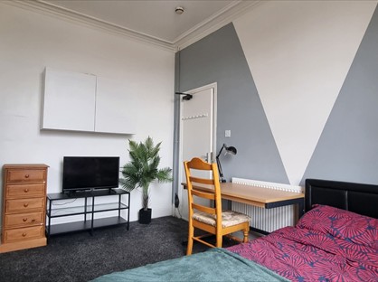Room in a Shared House, Spring Place, BD7