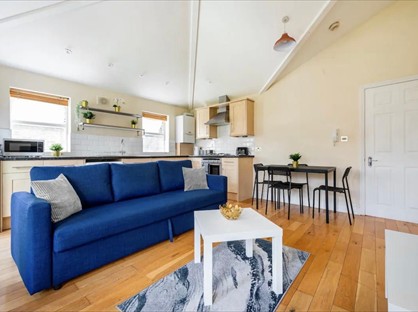 3 Bed Flat, Woodbury Street, SW17
