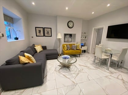 2 Bed Flat, Basement, W4