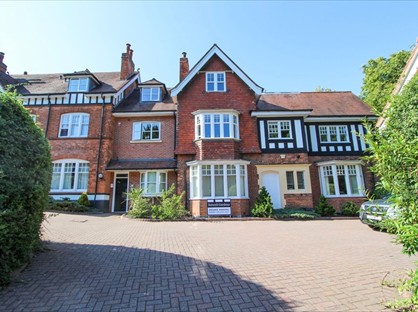 3 Bed Flat, Belwell Gardens, B74