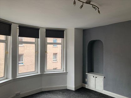 1 Bed Flat, Highholm Street, PA14