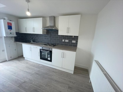 1 Bed Flat, Neath Road, SA11