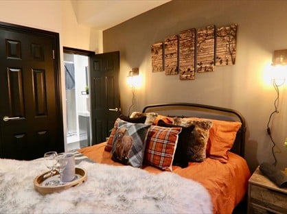 Room in a Shared House, Sharples, OL4