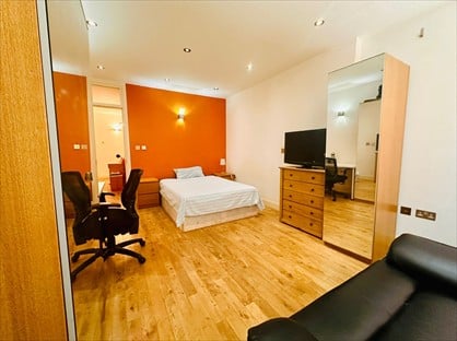 4 Bed Flat, College Court, W6