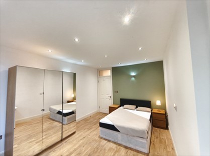 4 Bed Flat, College Court, W6