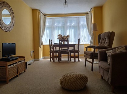2 Bed Flat, Apsley House, TW4
