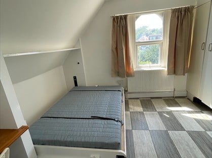 Room in a Shared House, Bounds Green Road, N11