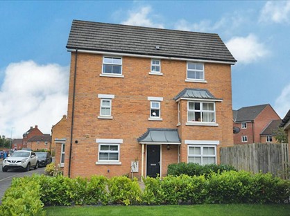 4 Bed Semi-Detached House, Arden Close, NN18