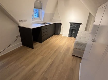 Bedsit, Sumatra Road, NW6