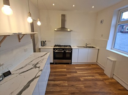 2 Bed Terraced House, Wakefield Street, OL1