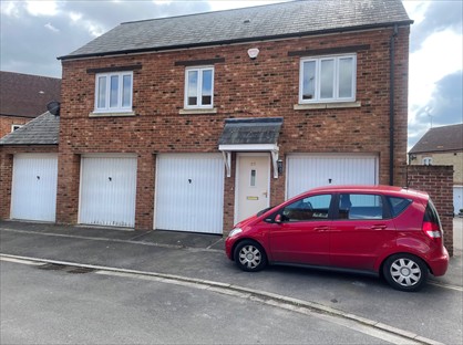 2 Bed Detached House, Maybold Crescent, SN25