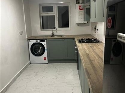 4 Bed Detached House, Floathaven Close, SE28