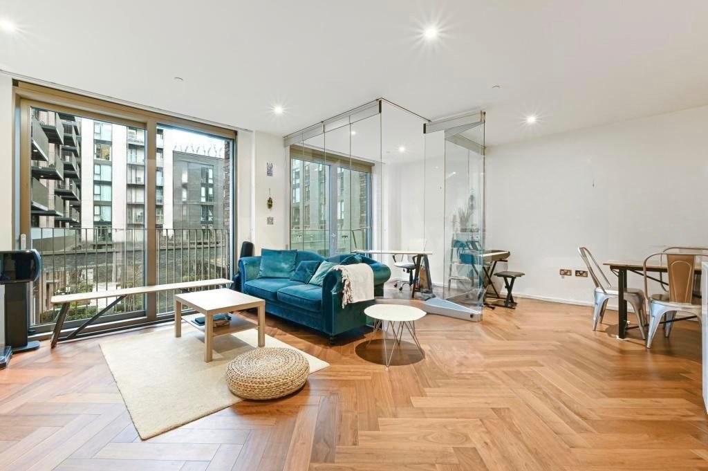 2 Bed Flat, Capital Building, SW11