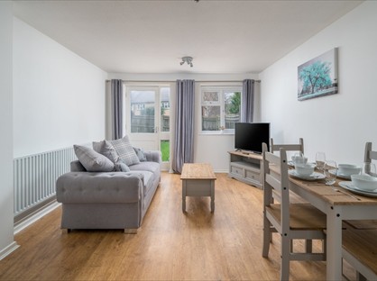 1 Bed Semi-Detached House, Atkinson Road, RH10