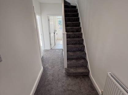 5 Bed Terraced House, Wakemans Hill Avenue, NW9