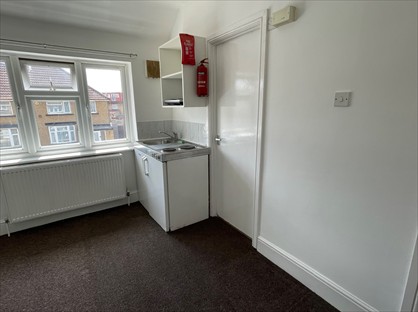 Studio Flat, Percival Road, TW13