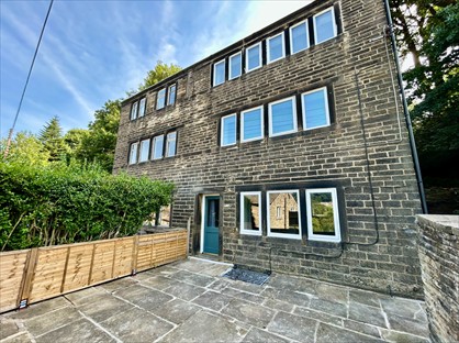 4 Bed Semi-Detached House, Underbank Old Road, HD9