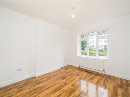 2 Bed Flat, Robins Court, SE12