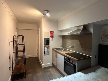 Studio Flat, Leinster Square, W2