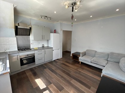 2 Bed Flat, Heath Road, TW3