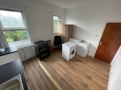 Studio Flat, Bowes Road, N13