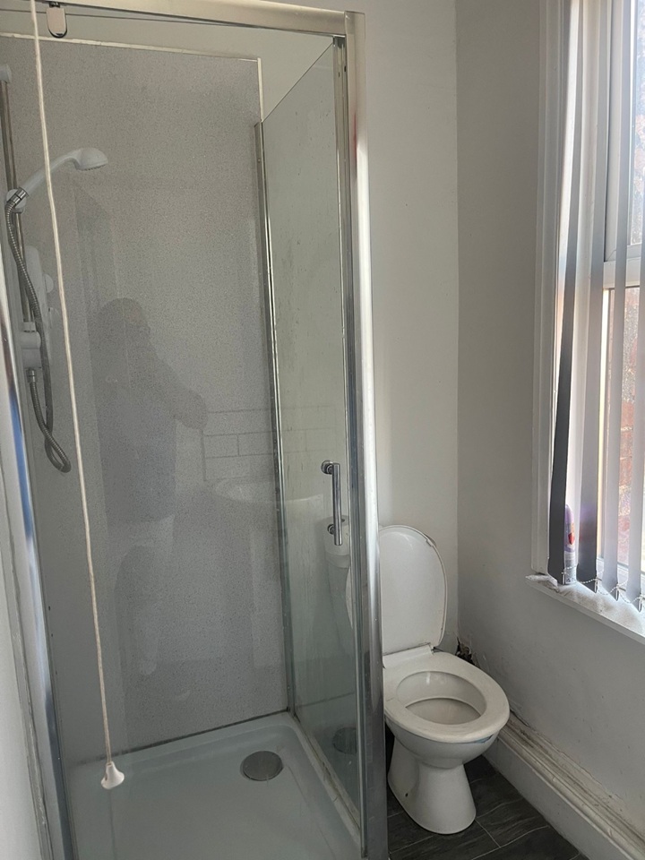 Room in a Shared House, Leeds, LS12 photo 3