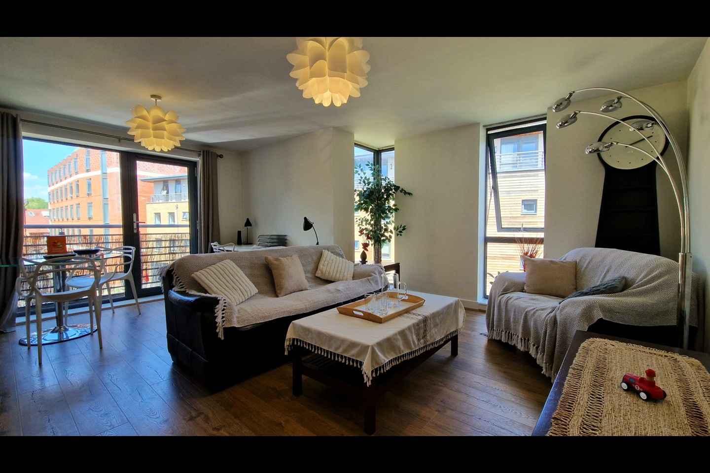 2 Bed Flat, Woodin's Way, OX1, N1 7GU