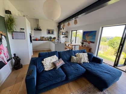 2 Bed Semi-Detached House, Woodbourne Avenue, BN1
