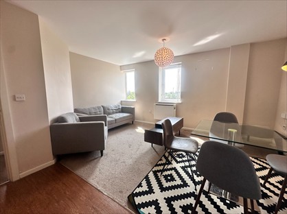 2 Bed Flat, Park Rise, M16