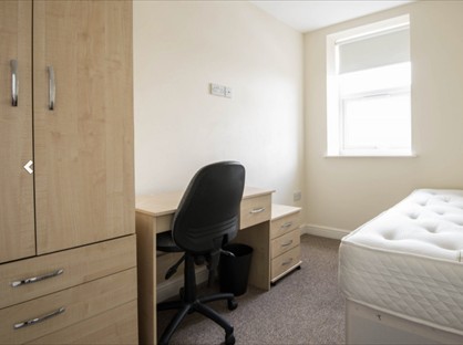 Room in a Shared Flat, Aughton Street, L39