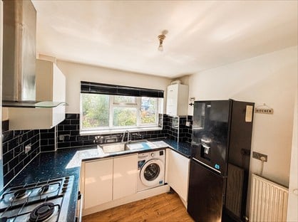 2 Bed Flat, Eastern Avenue East, RM1