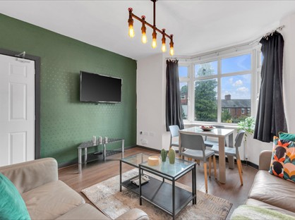 5 Bed Detached House, Ash Road, LS6