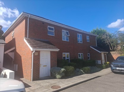 1 Bed Maisonette, Carlton Road, KT12