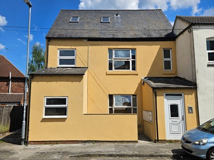 2 Bed Flat, George St, NN8