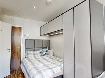 Studio Flat, Cross Street, M2