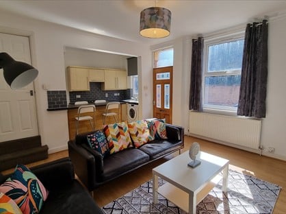 4 Bed Terraced House, Salisbury Grove, LS12